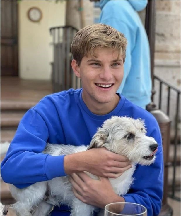 Con trai duy nhất của Bill Gates ở tuổi 25: Đẹp trai, tài giỏi, độc thân và cuộc sống kín tiếng trong căn biệt thự 150 triệu USD-10