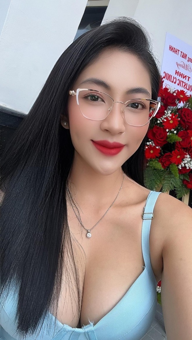 Cuộc sống của hoa hậu đen đủi và thị phi nhất nhì showbiz Việt ở tuổi 29-9