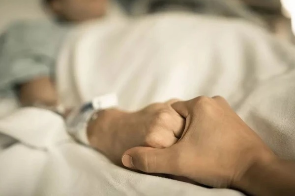 Người đàn ông tử vong sau 3 tuần uống nước kiềm chữa ung thư-1