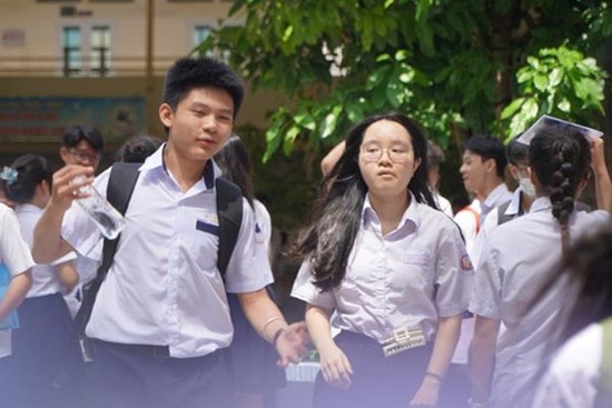 Thi vào 10 ở TPHCM: Thí sinh, giáo viên nhận xét gì về đề Văn?