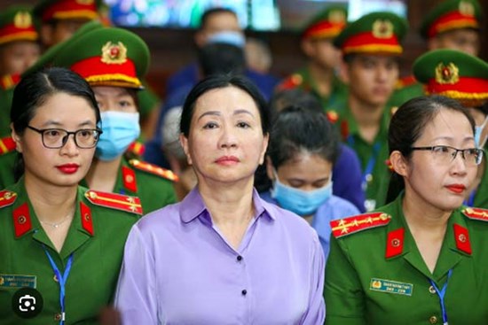 Cách Trương Mỹ Lan rửa tiền hàng tỉ USD