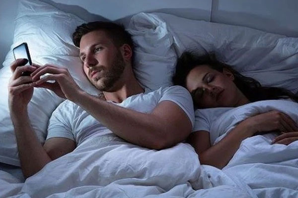 Chồng ngoại tình xin tôi tha thứ nhưng vẫn vui vẻ với bồ nhí-2