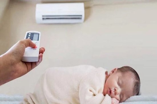 Gia đình lục đục vì tranh cãi chuyện con nằm điều hoà
