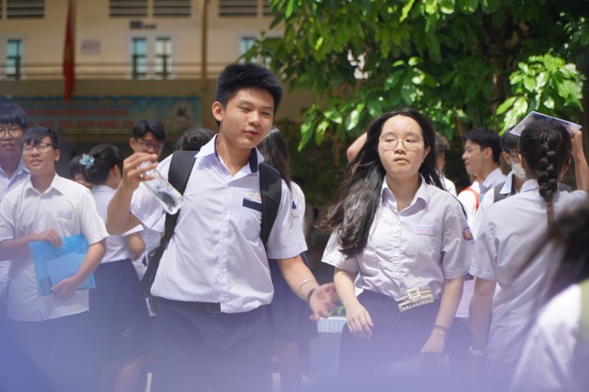 Thi vào 10 ở TPHCM: Thí sinh, giáo viên nhận xét gì về đề Văn?-1