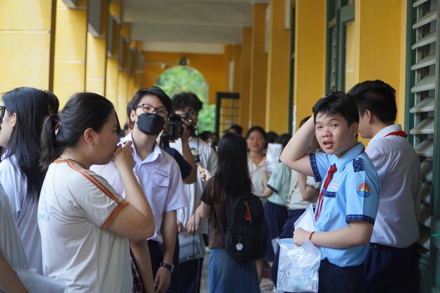 Thi lớp 10 ở TP HCM: 263 thí sinh vắng môn ngữ văn, bắt đầu thi ngoại ngữ-1