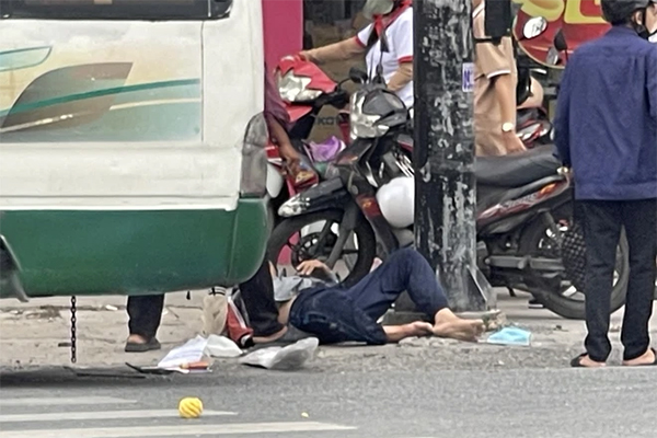 Hãi hùng cảnh ô tô lùa 8 xe máy ở Long An khiến 2 người tử vong-3