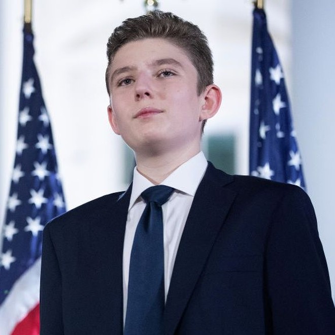 Hoàng tử Nhà Trắng” Barron Trump ở tuổi 18: Nhan sắc dậy thì thành công” đúng như mong đợi, chỉ xuất hiện thoáng qua cũng gây bất ngờ-5