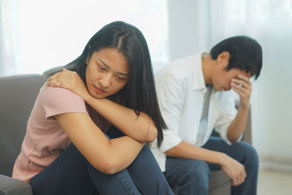Mẹ chồng 70 tuổi ốm nặng, trách con dâu không nghỉ việc chăm sóc: nghe xong 3 câu hỏi của con, bà chỉ biết nín lặng-2