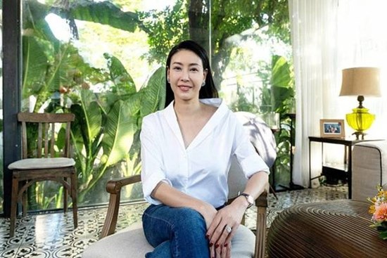 Có gì bên trong căn biệt thự sân vườn đắt giá của 