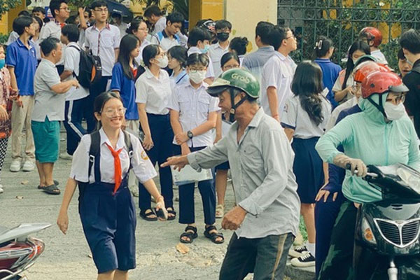 Hà Nội: Gần 110 nghìn thí sinh làm thủ tục, căng thẳng tranh suất vào lớp 10-2