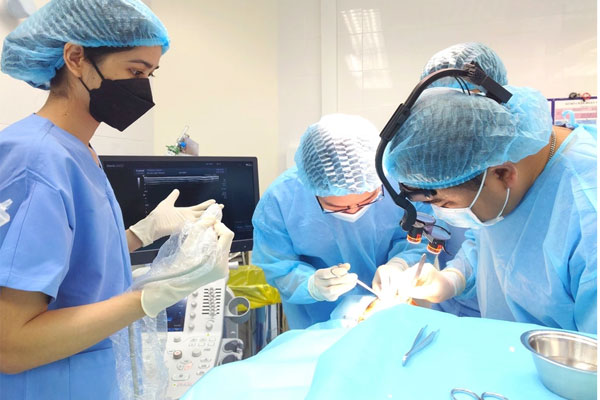 Coi chừng rước họa vì căng da mặt bằng chỉ-1