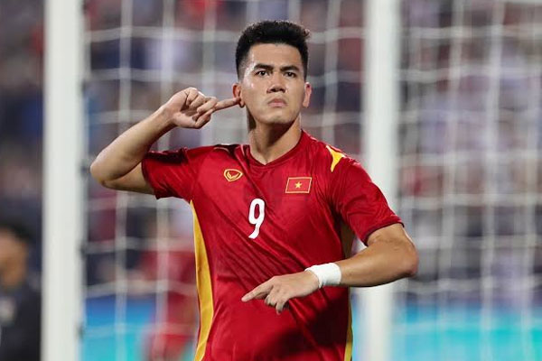 Võ Hà Linh gặp sự cố khi livestream, hút 300 nghìn người xem cùng lúc-5