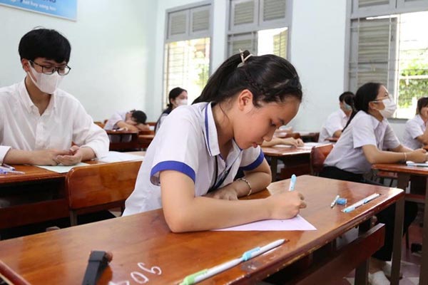 Nữ sinh phải nằm thi lớp 10: Bất ngờ nhập viện cấp cứu do yếu tứ chi-3