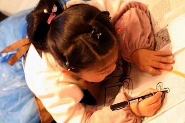 8X Đà Nẵng vẽ tranh sống động từ hạt cát-8