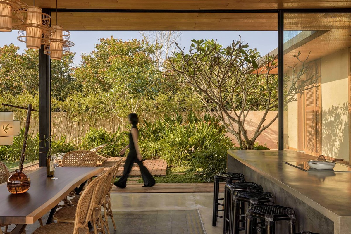 Ấn tượng mẫu nhà vườn có mái bằng vỏ trấu cách nhiệt-3