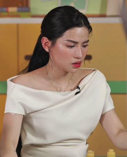 Võ Hà Linh gặp sự cố khi livestream, hút 300 nghìn người xem cùng lúc-3