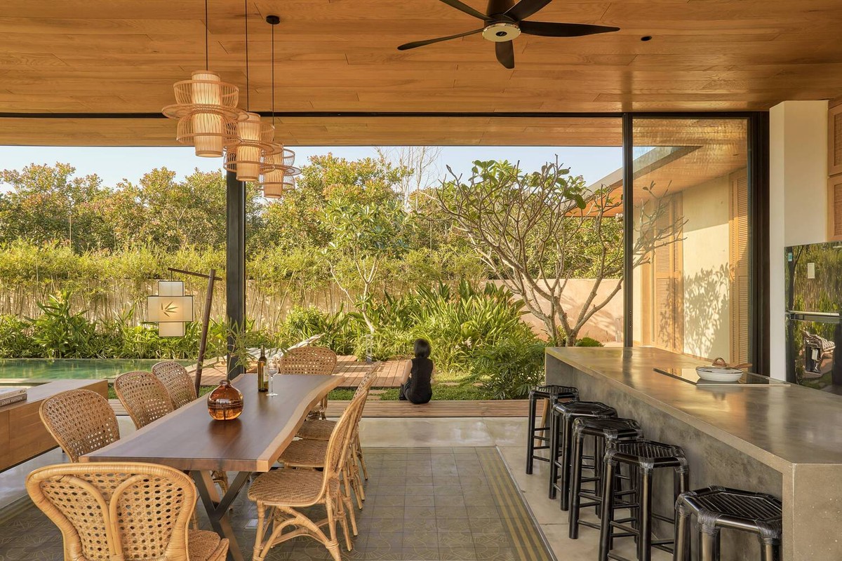 Ấn tượng mẫu nhà vườn có mái bằng vỏ trấu cách nhiệt-13