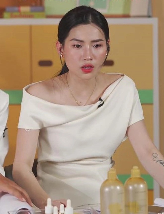 Võ Hà Linh gặp sự cố khi livestream, hút 300 nghìn người xem cùng lúc-4