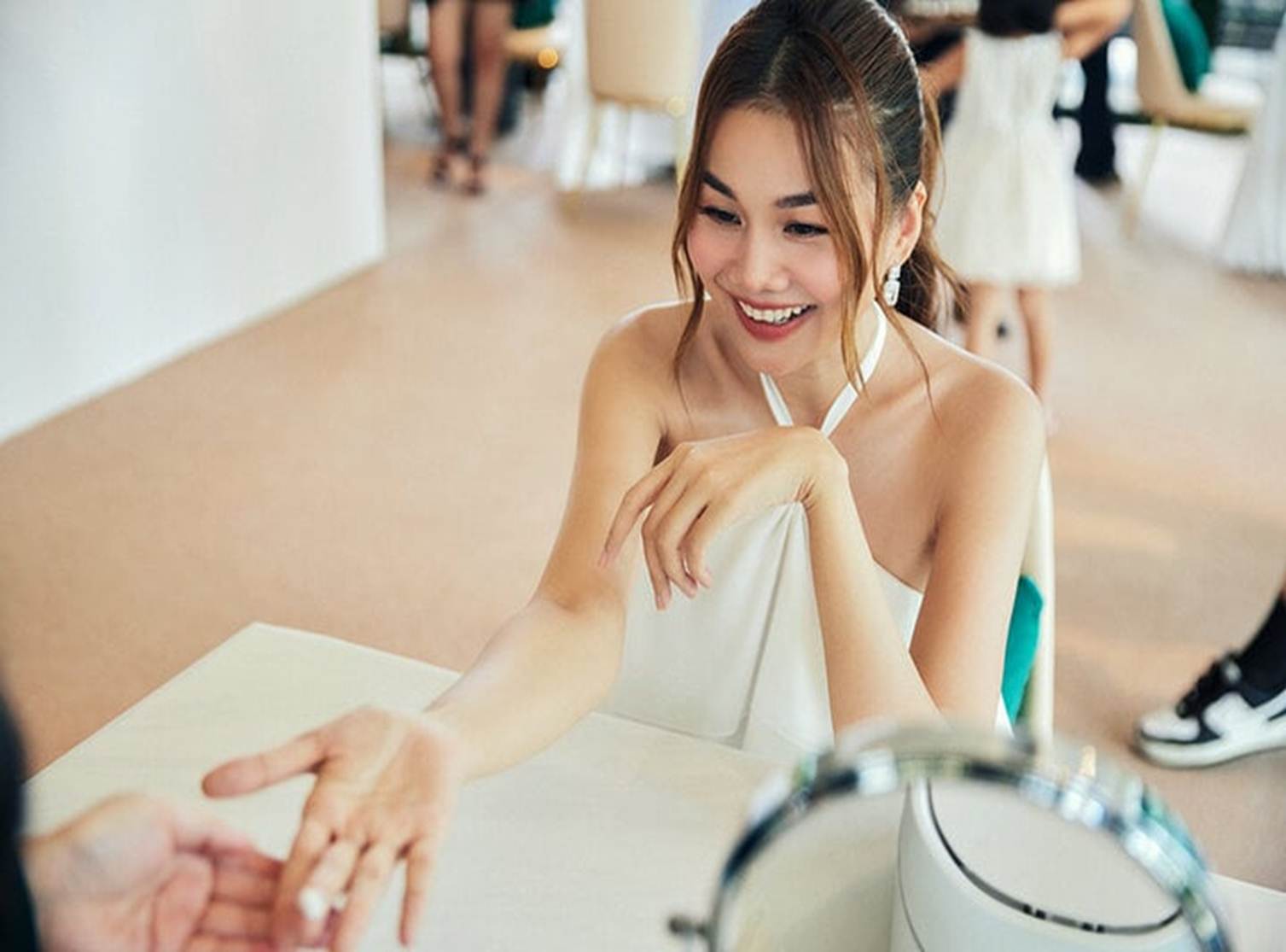 Mặc váy giấu bụng, Thanh Hằng nói gì khi bị hỏi chuyện bầu bí?-4