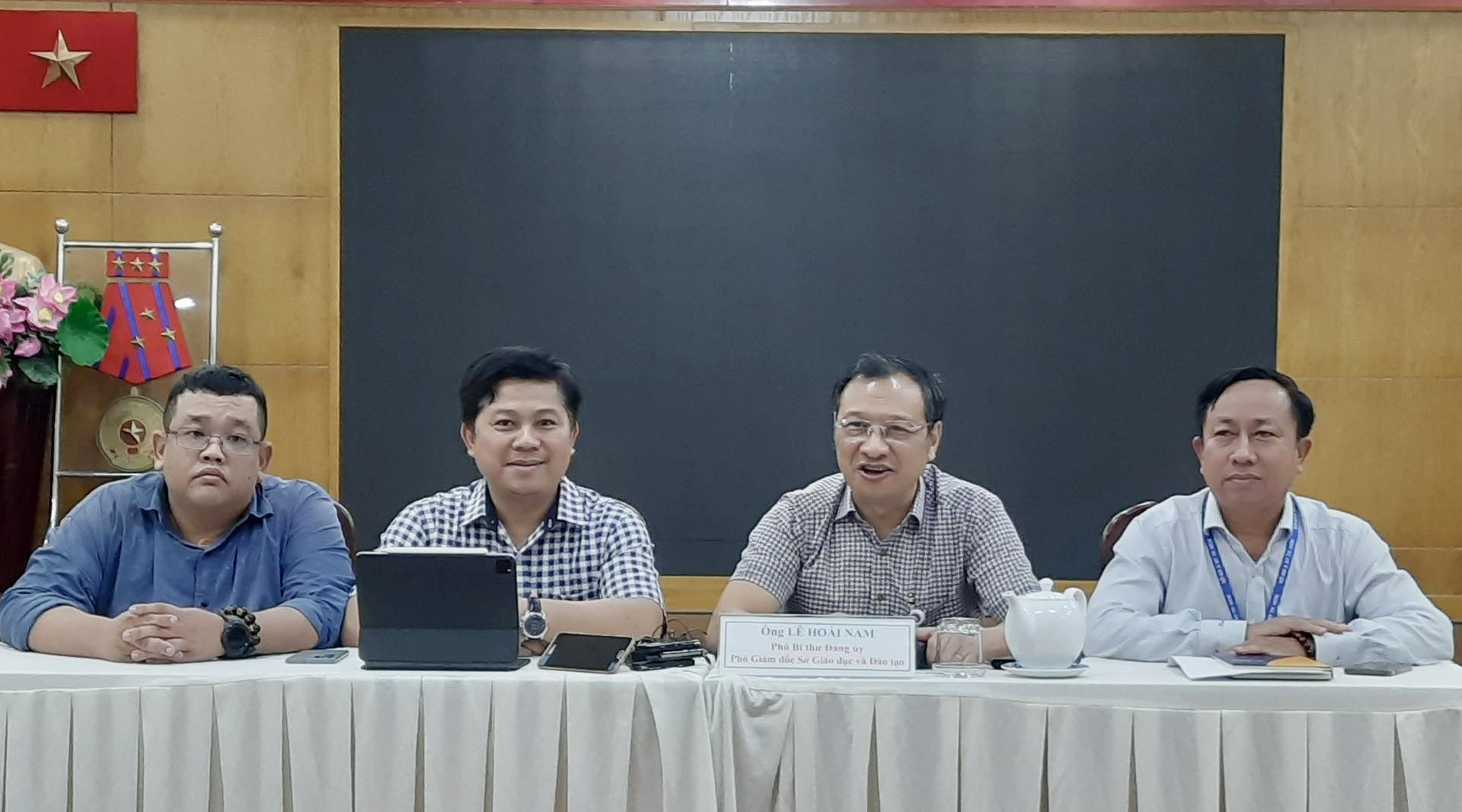 Thí sinh bật khóc vì đề thi Toán, Sở Giáo dục TPHCM nói thi phải có khó và dễ-1