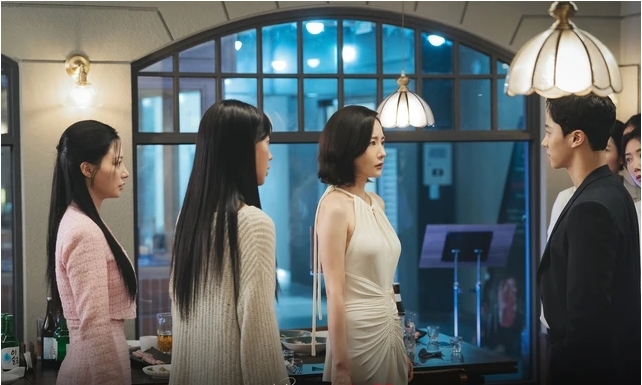 Mời sếp ăn tối, nhưng sếp dẫn theo 10 người lạ, người EQ ứng xử thấu tình đạt lý, không chỗ nào chê-1