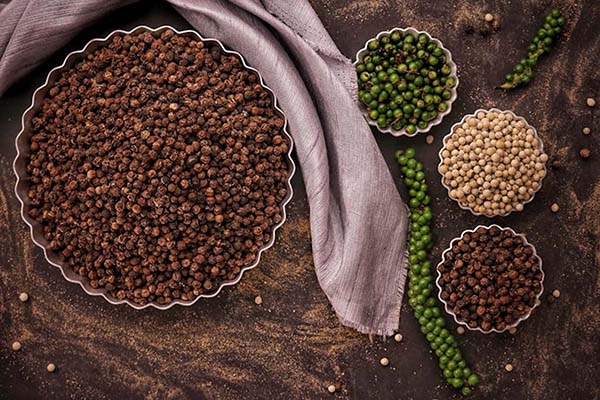 Người Hà Nội sắm Tết Đoan Ngọ, thị trường sôi động, giá vẫn bình ổn-5