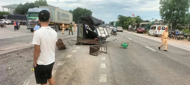 3 người tử vong tại chỗ sau vụ tai nạn liên hoàn-2