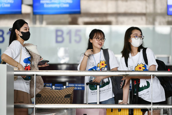 Khách ít đi chơi lúc nửa đêm, ế ẩm vé máy bay chuyến muộn-2