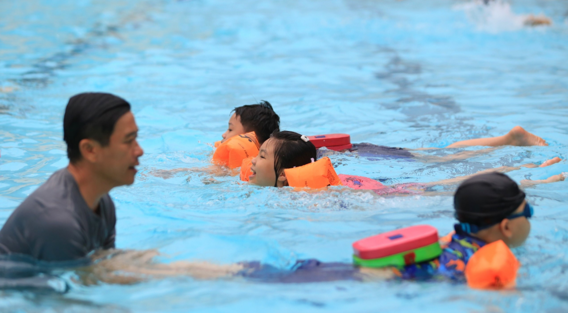 5 nguyên tắc phụ huynh phải khắc cốt ghi tâm khi cho trẻ xuống nước-2