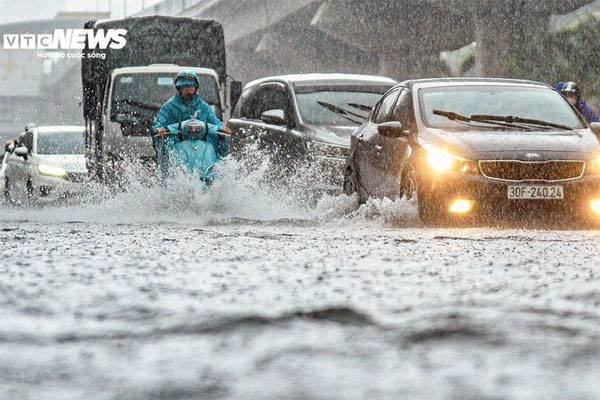 Hải Phòng, Quảng Ninh mưa lớn, đường ngập lút bánh xe-4