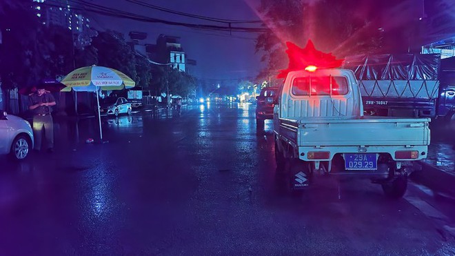 Hà Nội: Hất tung người sang đường lên xe khiến nạn nhân nguy kịch, tài xế rời khỏi hiện trường-2