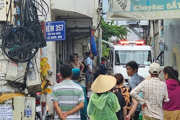 Cháy nhà trọ ở TP.HCM, một phụ nữ tử vong-1