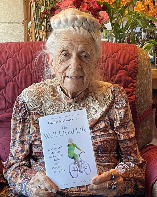 Thói quen ăn uống linh hoạt và vui vẻ của bác sĩ 103 tuổi-2