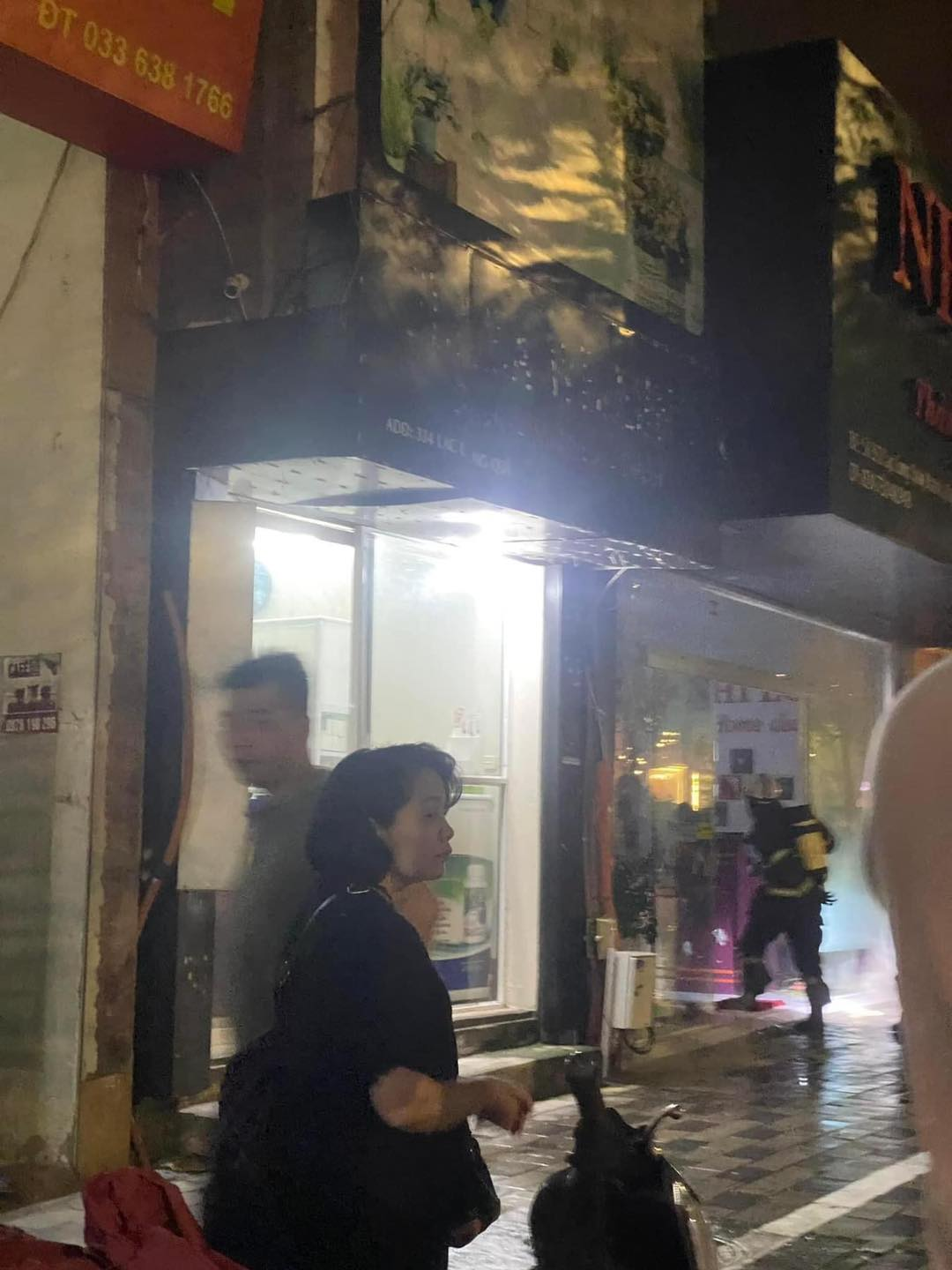 Hà Nội: Cháy ngôi nhà kinh doanh thảm trên đường Lạc Long Quân-2