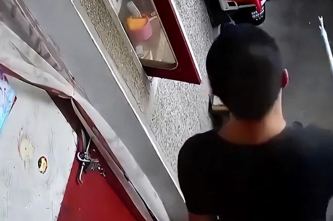 Buổi tối bỏ 251 triệu đồng vào két sắt, hôm sau đã mất 35 triệu, người phụ nữ lập tức báo cảnh sát: Sau khi điều tra, 2 người bị bắt giữ-4