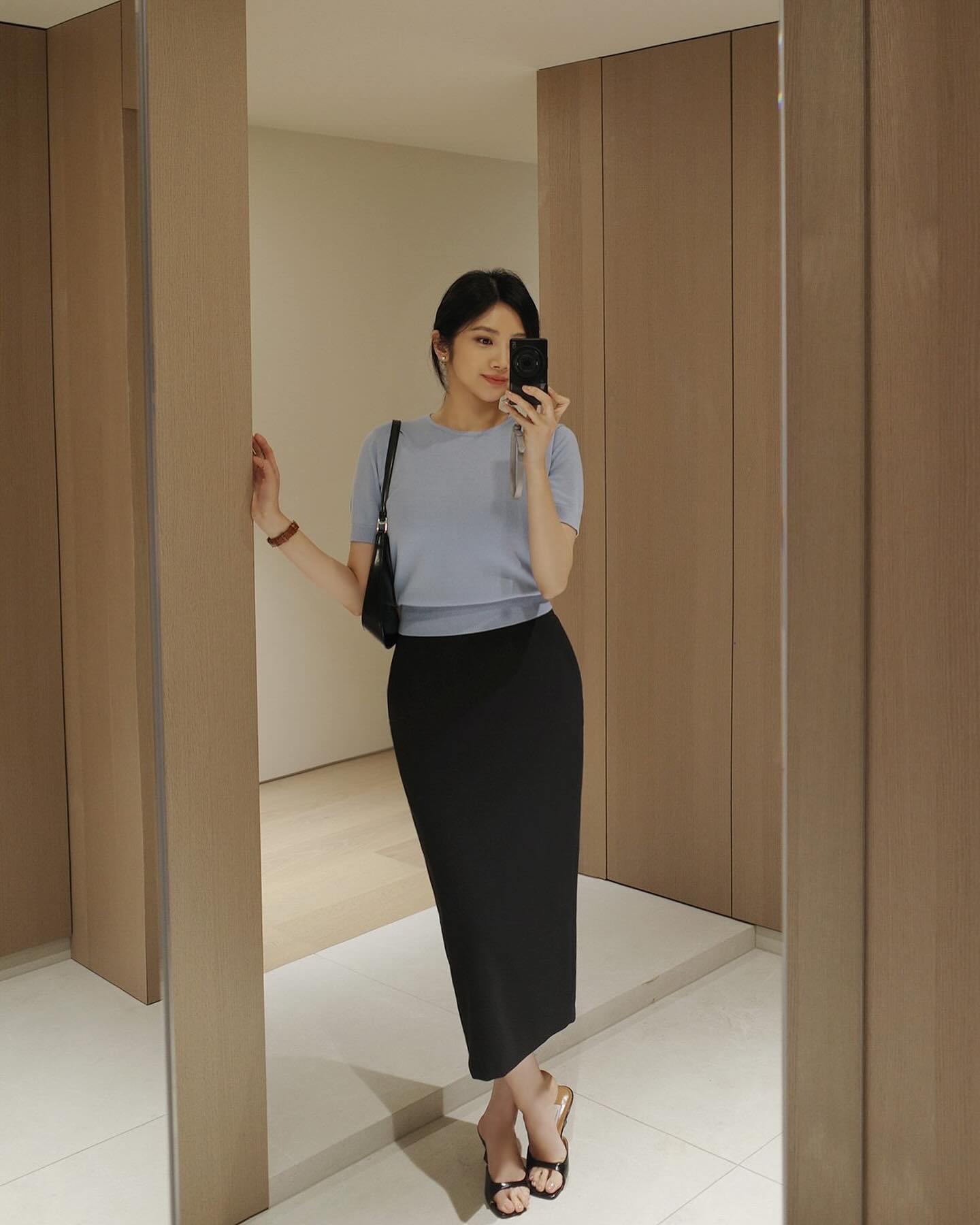 5 mẫu chân váy công sở chuẩn thanh lịch dành cho quý cô trên 40 tuổi-2