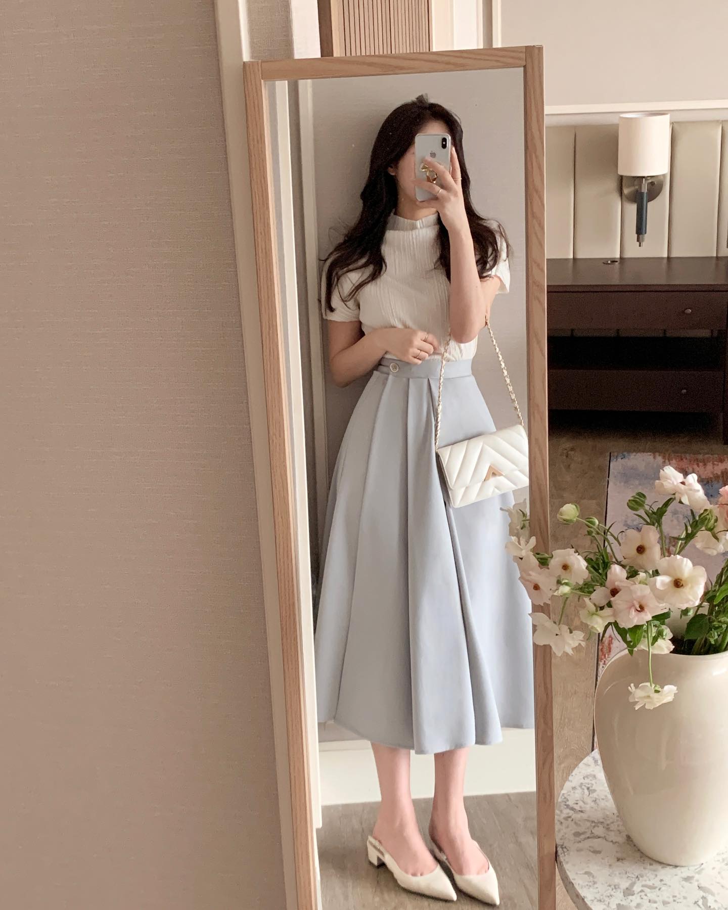 5 mẫu chân váy công sở chuẩn thanh lịch dành cho quý cô trên 40 tuổi-3