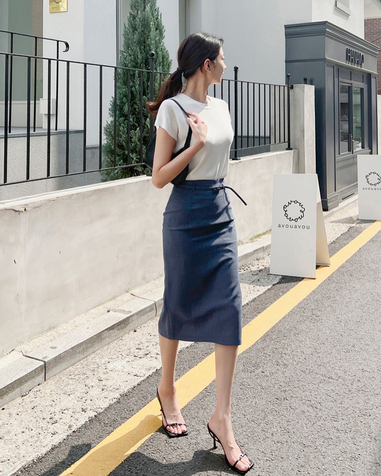 5 mẫu chân váy công sở chuẩn thanh lịch dành cho quý cô trên 40 tuổi-5