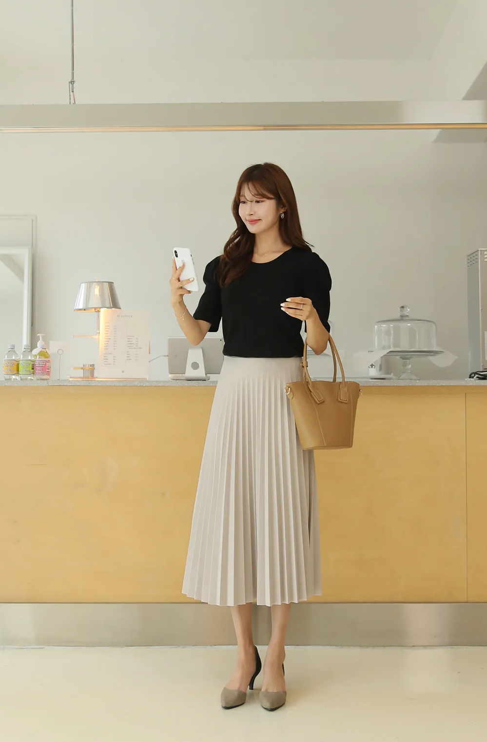 5 mẫu chân váy công sở chuẩn thanh lịch dành cho quý cô trên 40 tuổi-8