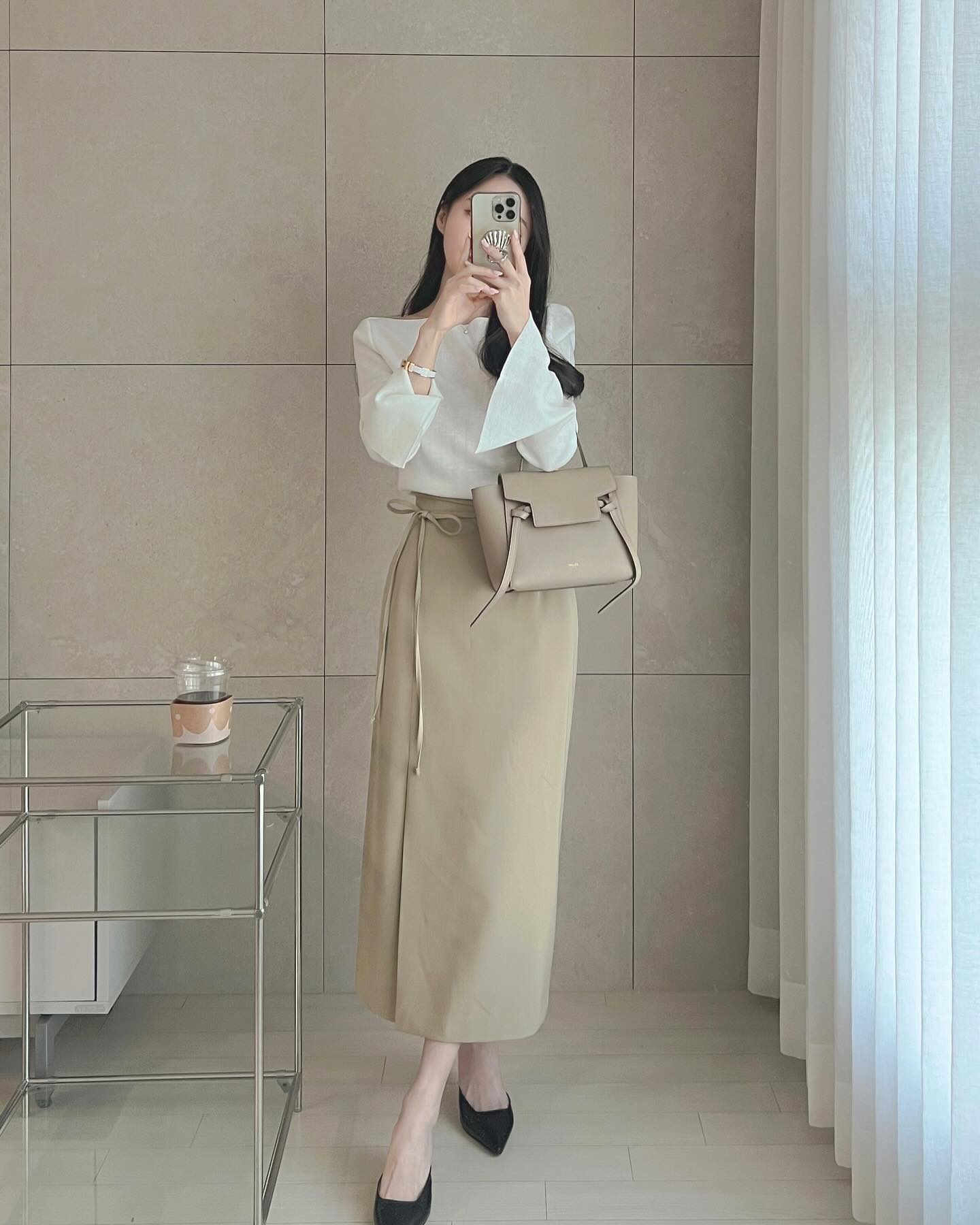 5 mẫu chân váy công sở chuẩn thanh lịch dành cho quý cô trên 40 tuổi-9