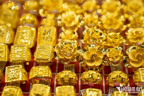 Giá vàng hôm nay 10/6/2024: Thế giới nhích nhẹ, SJC vẫn đứng yên