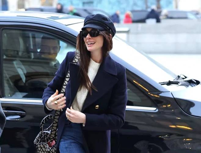 Kiểu mũ giúp phái đẹp lên đồ sành điệu-6