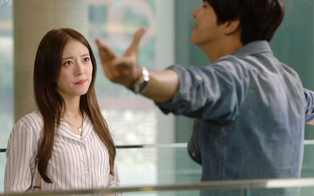 Đưa con về quê ngoại chơi, tôi muốn khóc khi nhìn cảnh chồng cho tiền bố mẹ vợ-1