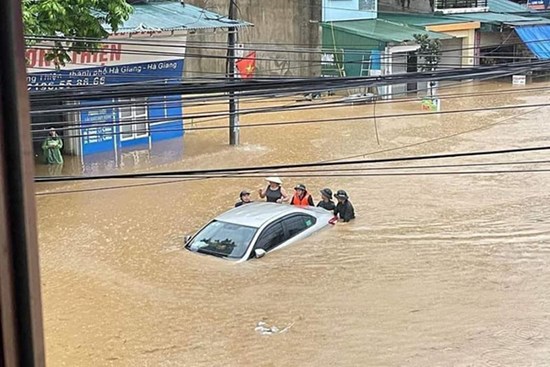 Tìm thấy thi thể bố và con 3 tuổi bị lũ cuốn trôi ở Hà Giang