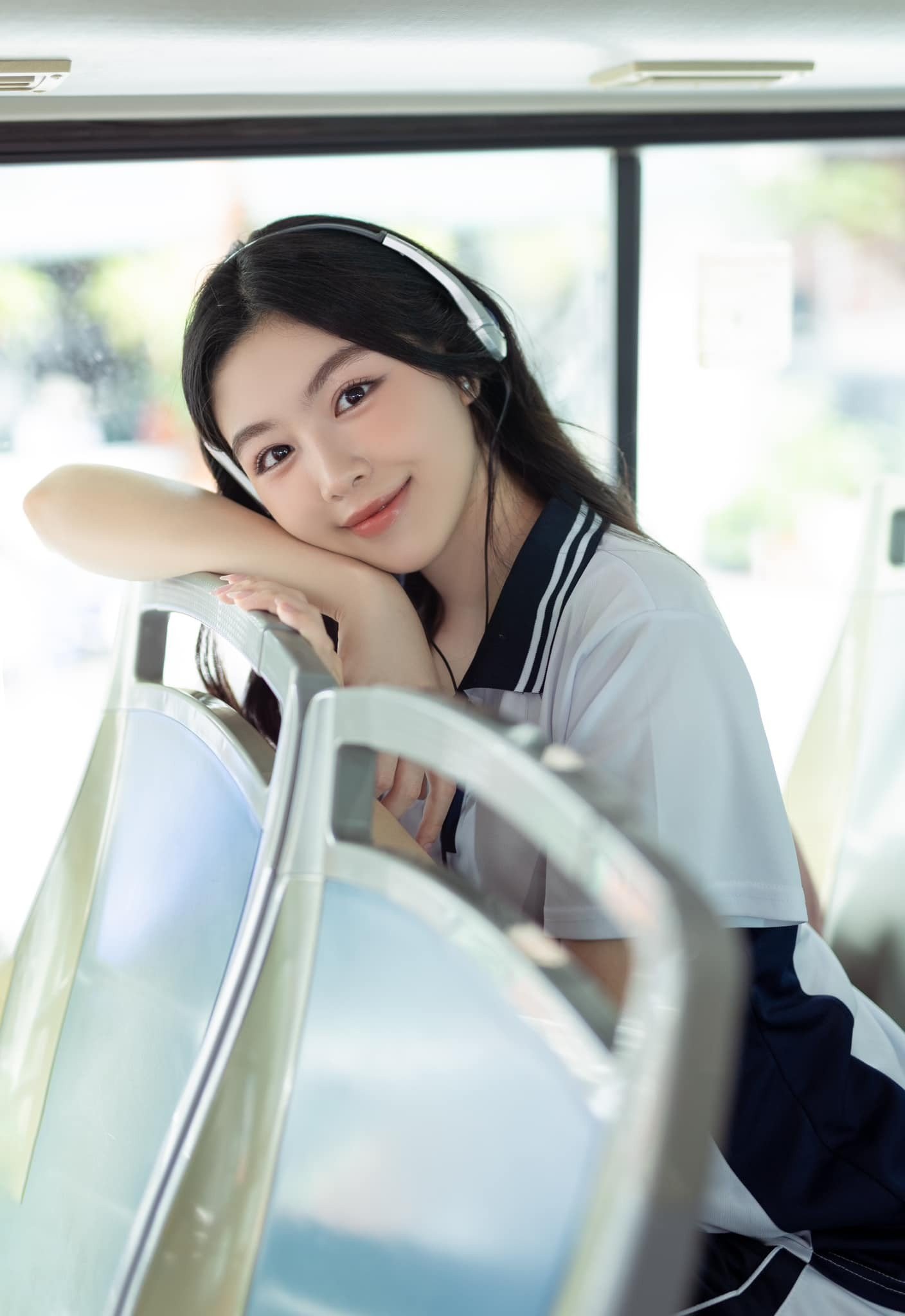 Con gái MC Quyền Linh không hổ danh nữ thần thanh xuân, diện đồng phục học sinh khiến nhiều người ngẩn ngơ-5