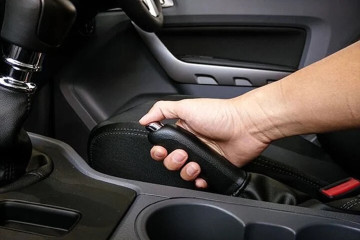 Làm thế nào để dừng một chiếc xe bị mất phanh?-1