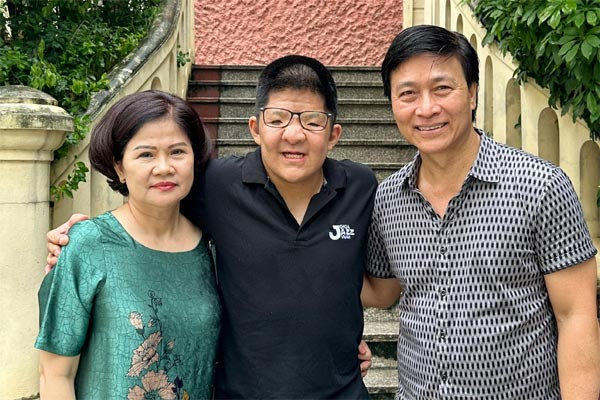 Sau khi tốt nghiệp, con trai diễn viên Quốc Tuấn chuẩn bị làm phẫu thuật-2