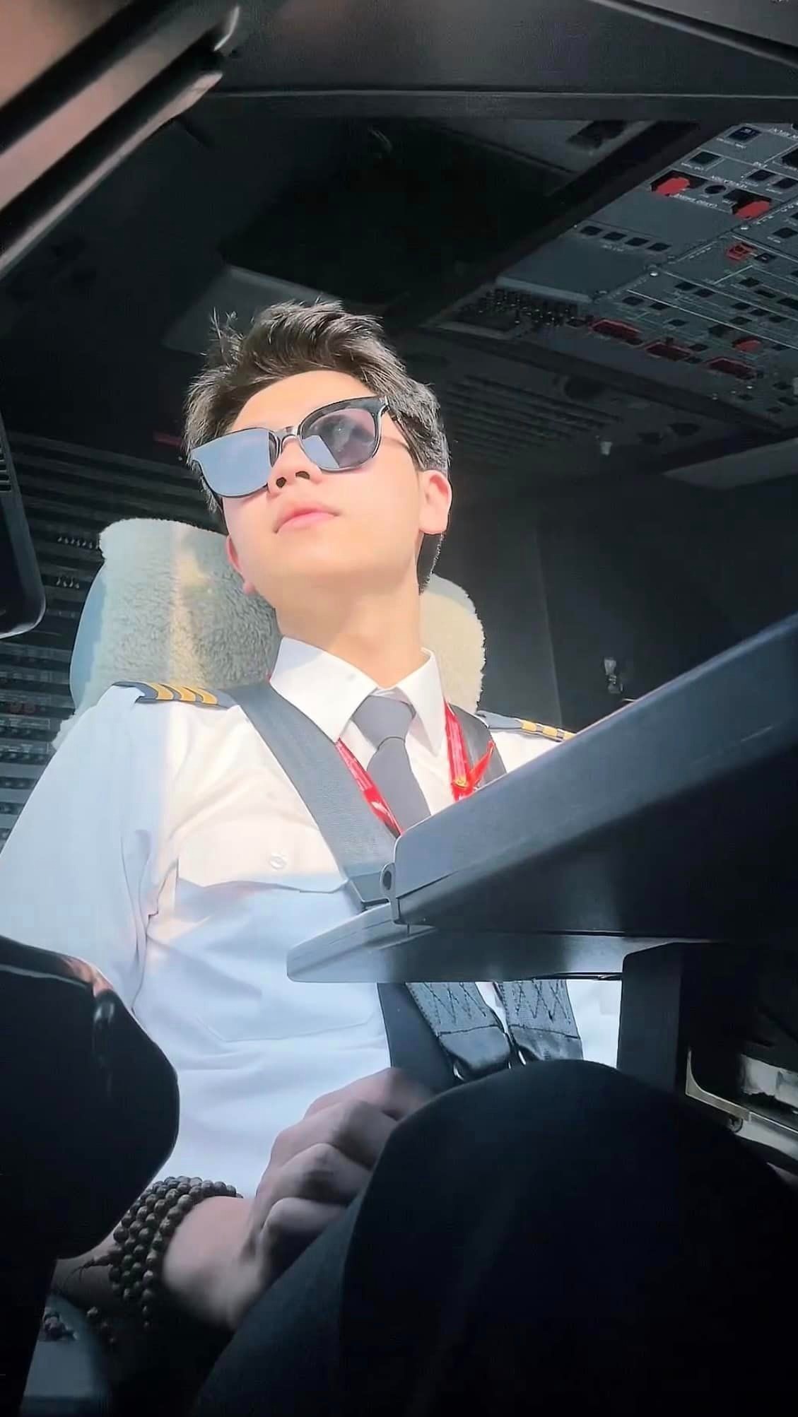 Phi công Hà Còi: Đủ đam mê, bạn sẽ chạm đến giấc mơ của mình-5