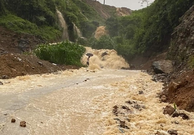Ba người thiệt mạng vì mưa lũ, sạt lở đất ở Hà Giang-1