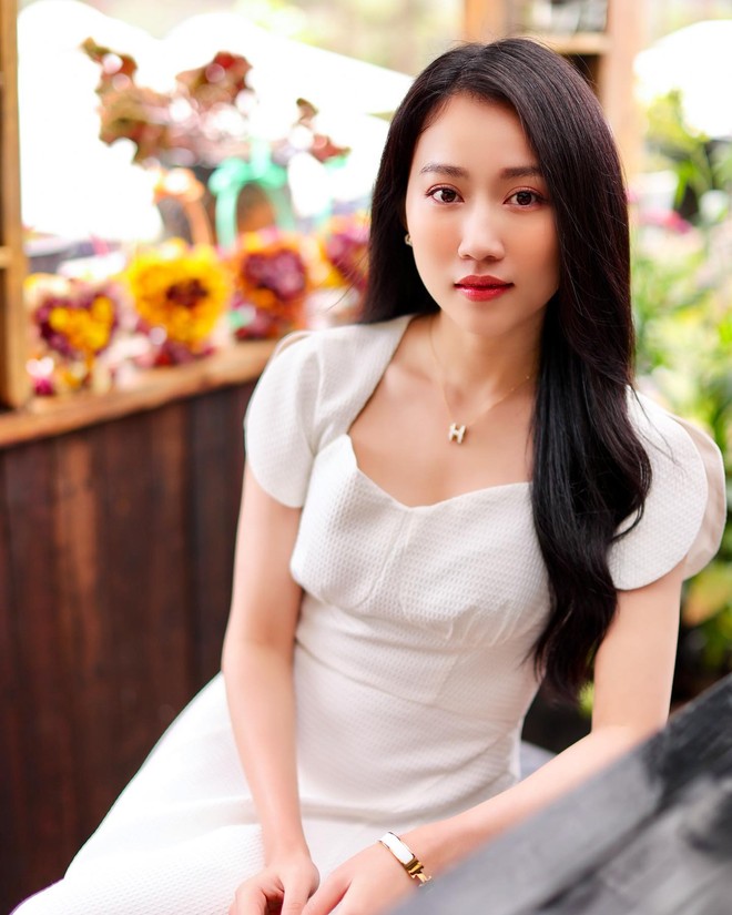 Cuộc sống của Huỳnh Hồng Loan sau 4 năm chia tay cầu thủ Tiến Linh-5